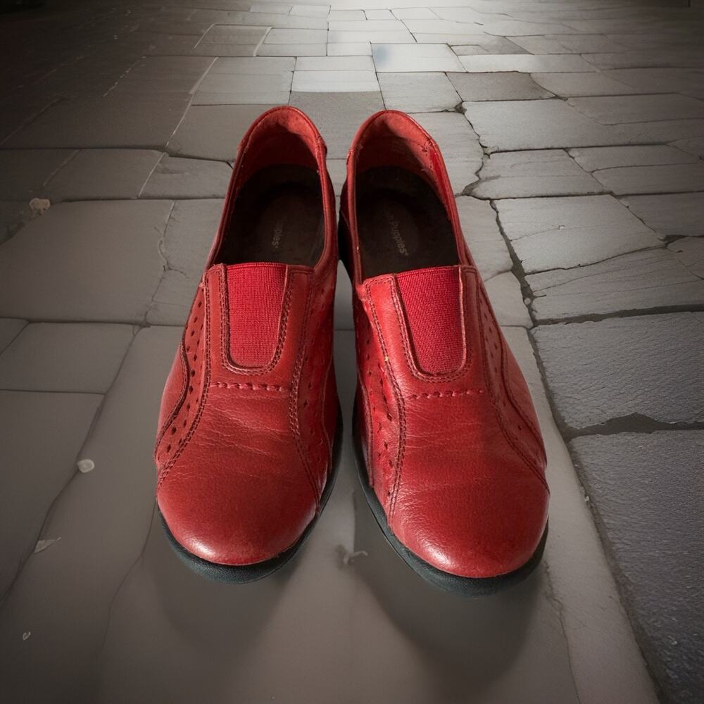 Hush Puppies Women's Red 100% Relax Red Leather Slip On Loafers Size 6.5